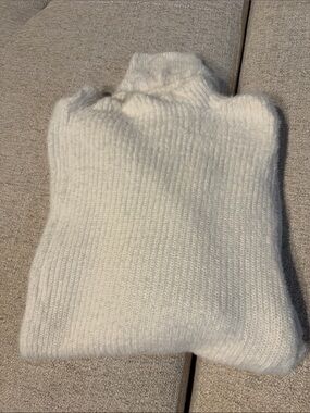 GAP Cream Ribbed Mock Turtleneck Sweater